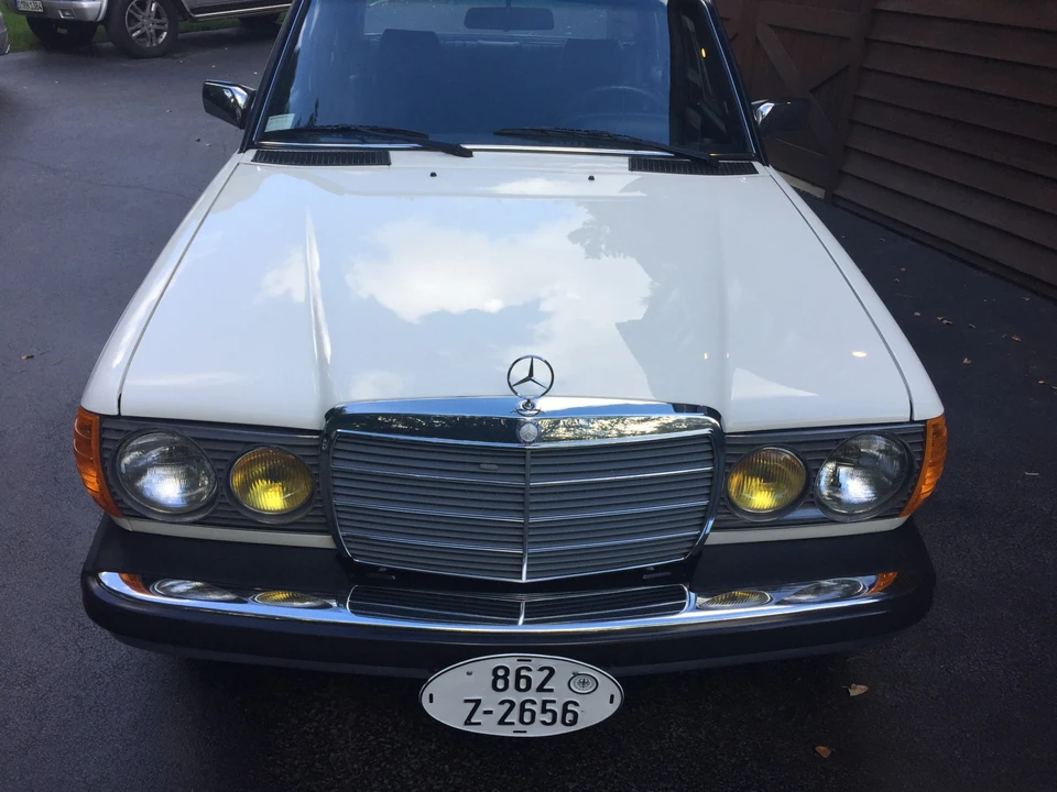 1984 Mercedes-Benz W123 Sedan - Image 15 of 31