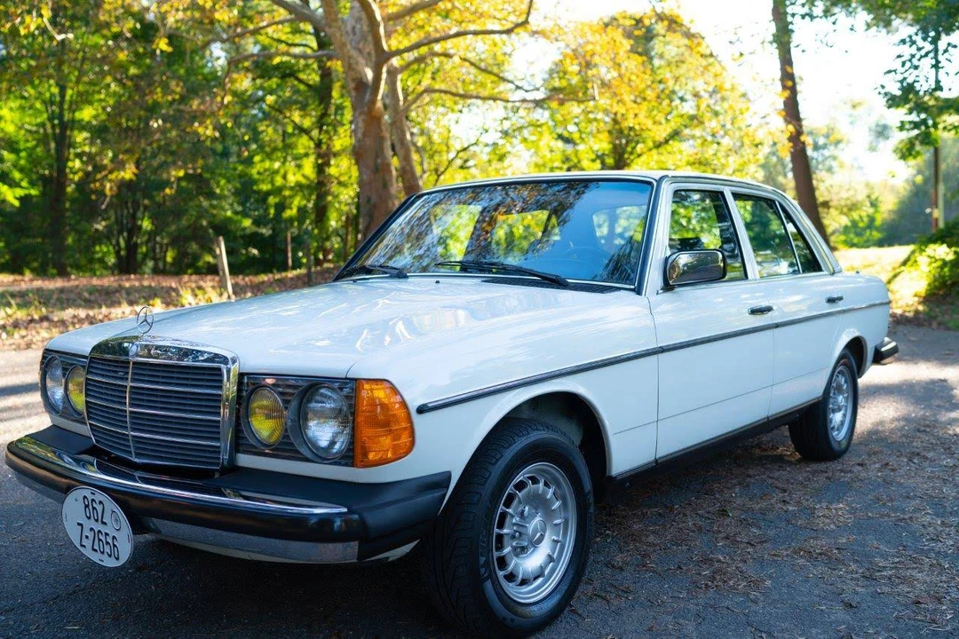 1984 Mercedes-Benz W123 Sedan - Image 9 of 31