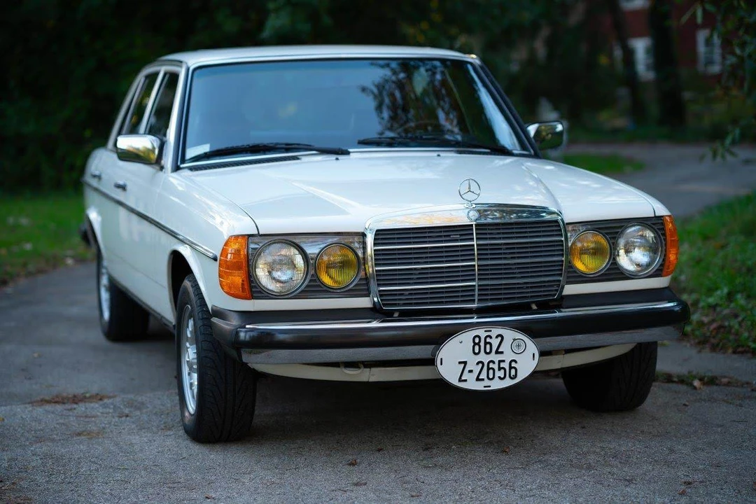 1984 Mercedes-Benz W123 Sedan - Image 10 of 31