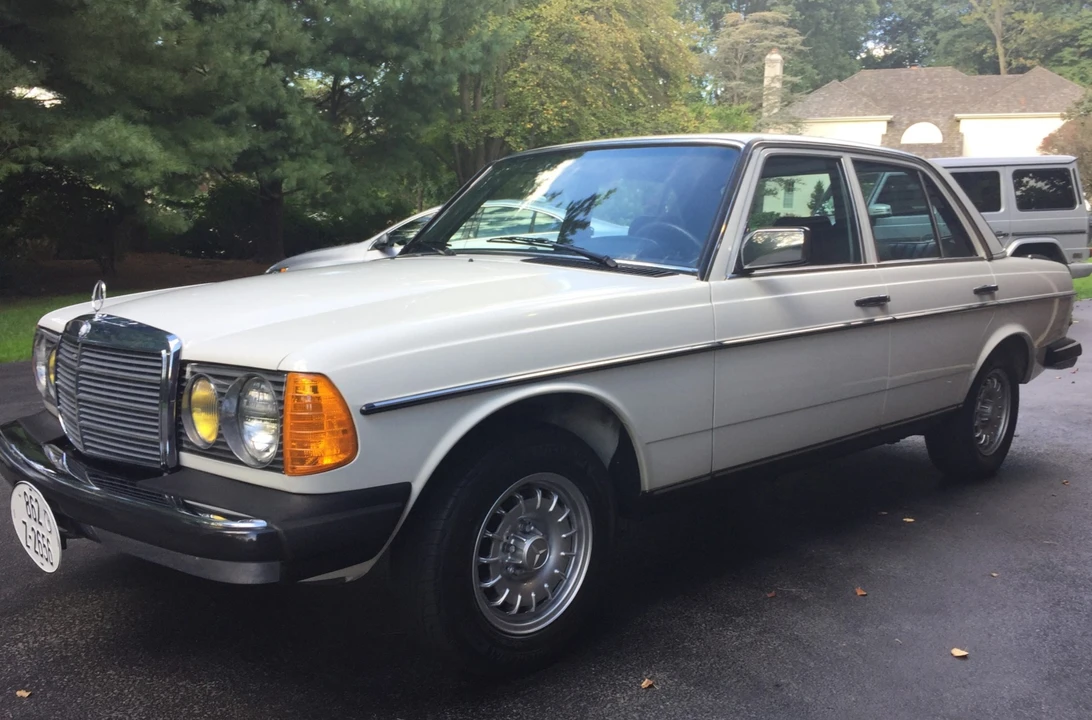 1984 Mercedes-Benz W123 Sedan - Image 2 of 31