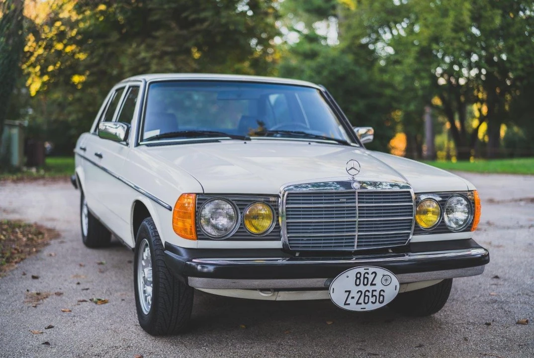 1984 Mercedes-Benz W123 Sedan - Image 3 of 31