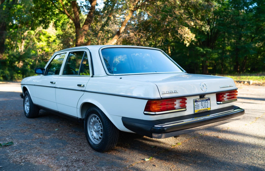 1984 Mercedes-Benz W123 Sedan - Image 13 of 31