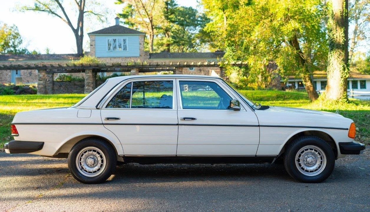 1984 Mercedes-Benz W123 Sedan - Image 12 of 31