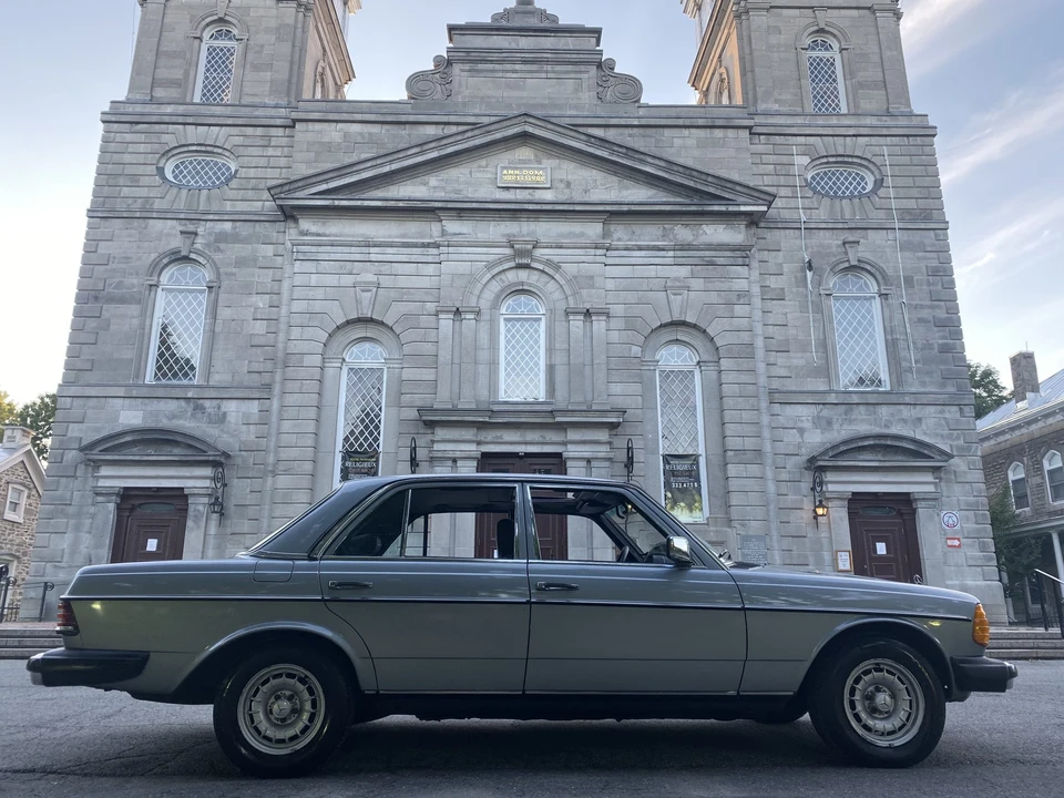 1984 Mercedes-Benz W123 Sedan - Image 27 of 31