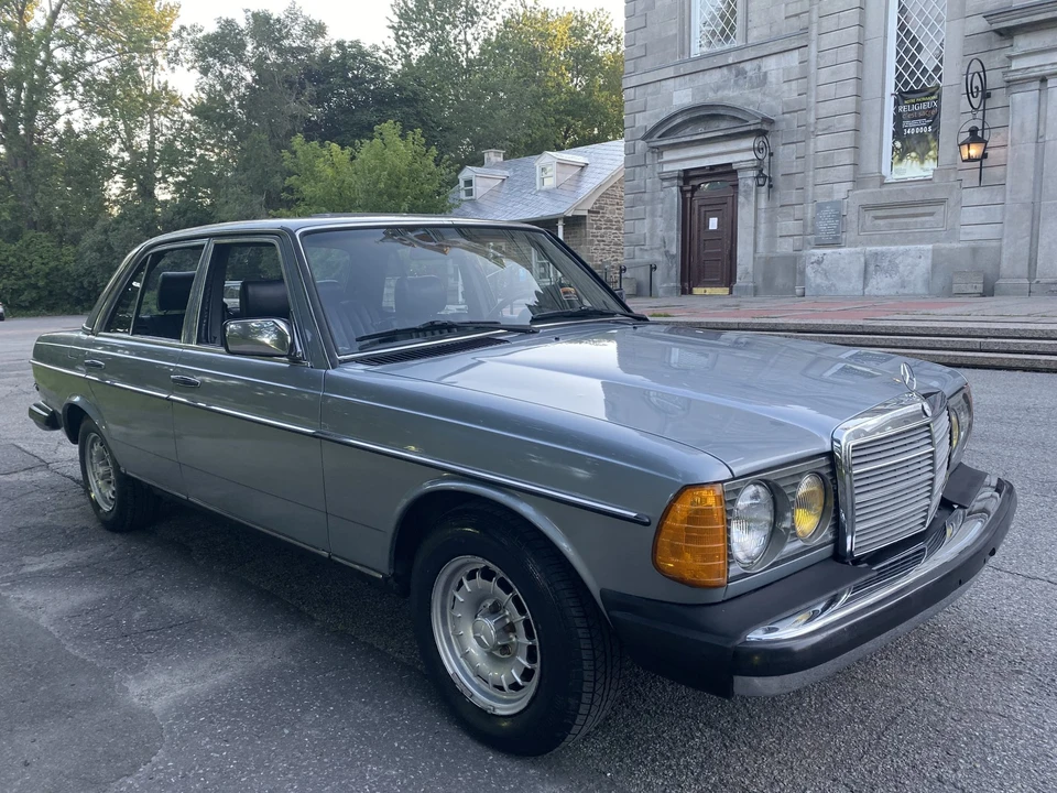 1984 Mercedes-Benz W123 Sedan - Image 25 of 31
