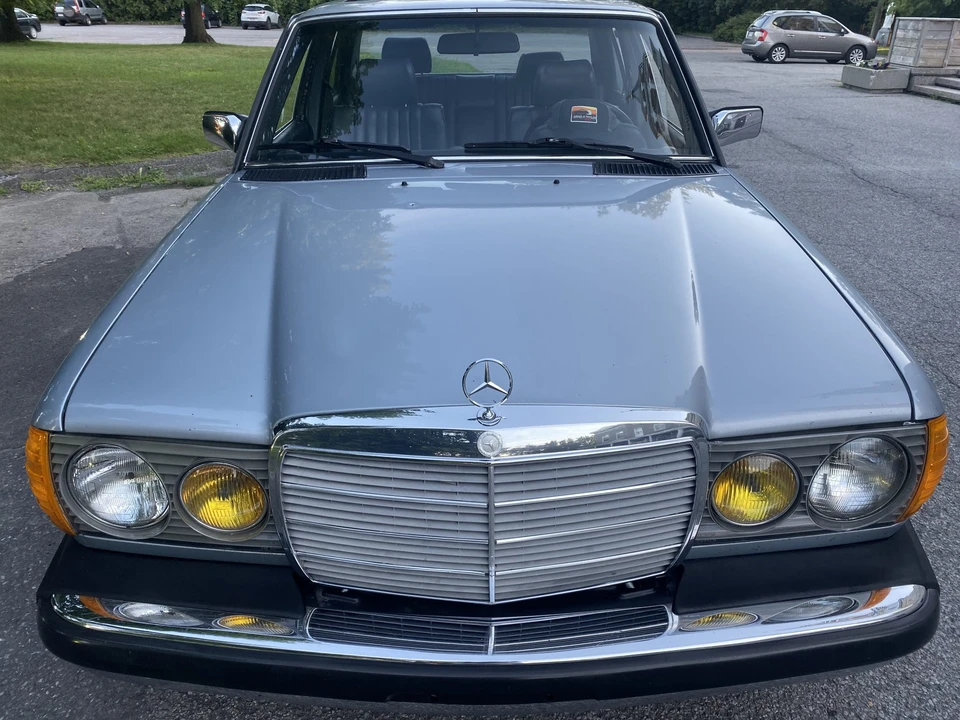 1984 Mercedes-Benz W123 Sedan - Image 19 of 31