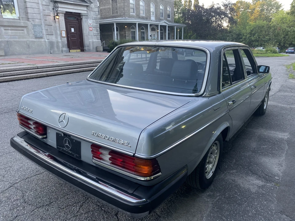 1984 Mercedes-Benz W123 Sedan - Image 30 of 31