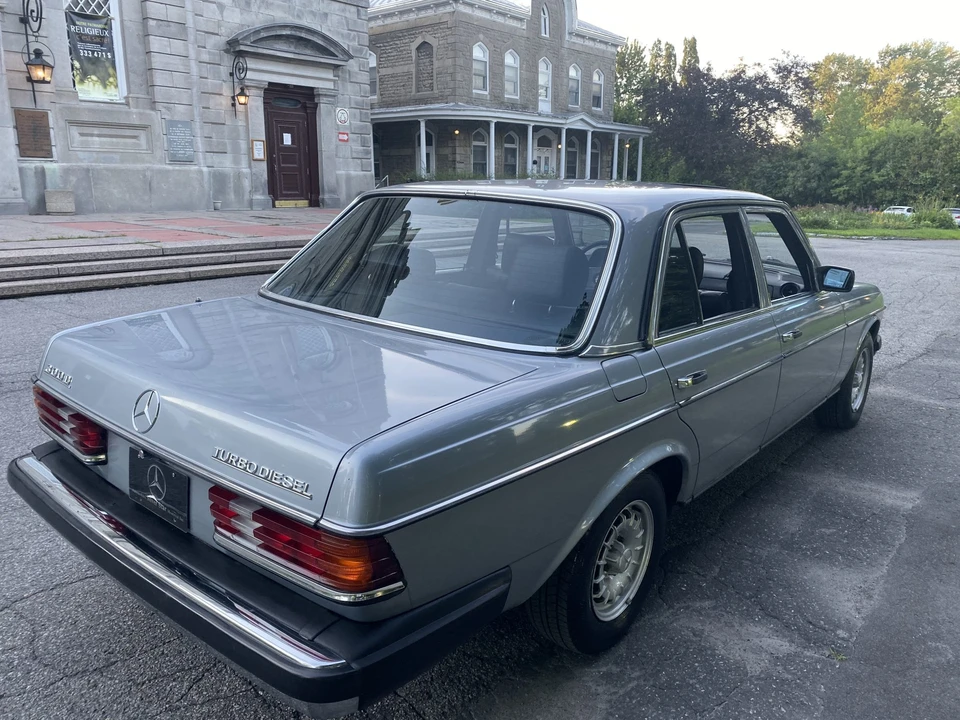 1984 Mercedes-Benz W123 Sedan - Image 29 of 31