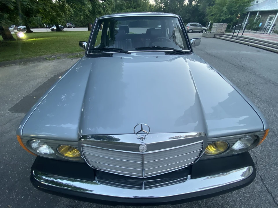 1984 Mercedes-Benz W123 Sedan - Image 18 of 31