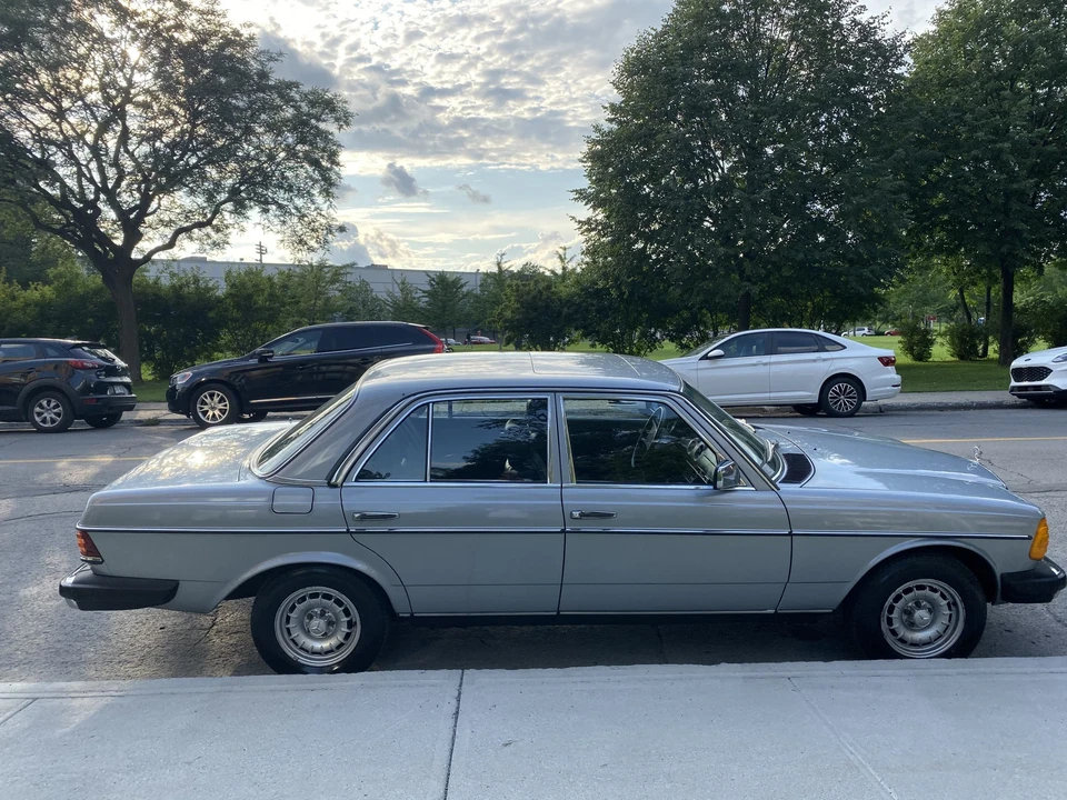 1984 Mercedes-Benz W123 Sedan - Image 28 of 31