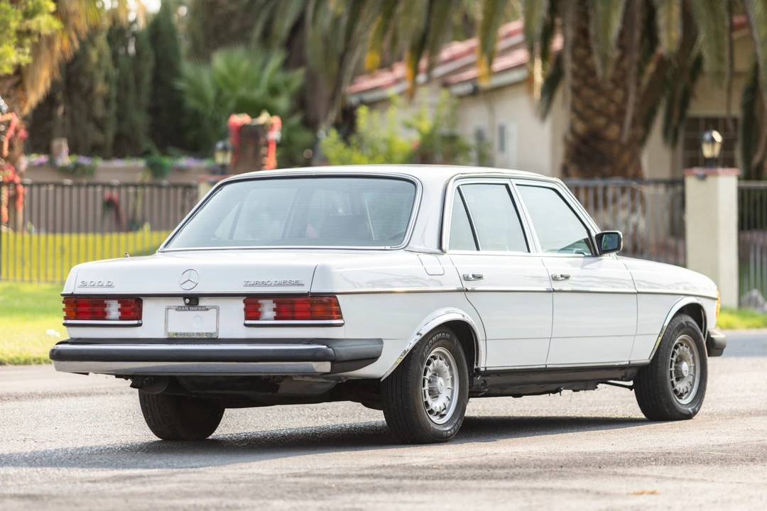 1984 Mercedes-Benz W123 Sedan - Image 6 of 31