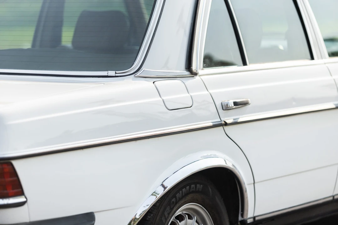 1984 Mercedes-Benz W123 Sedan - Image 31 of 31
