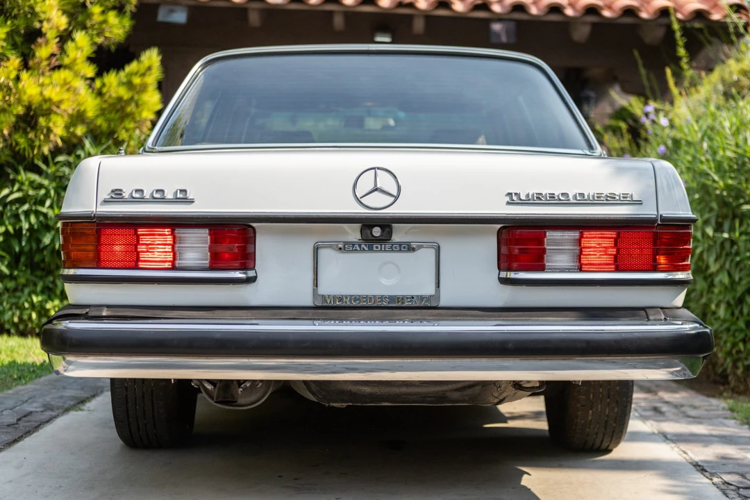 1984 Mercedes-Benz W123 Sedan - Image 17 of 31