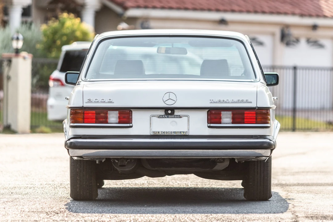 1984 Mercedes-Benz W123 Sedan - Image 7 of 31