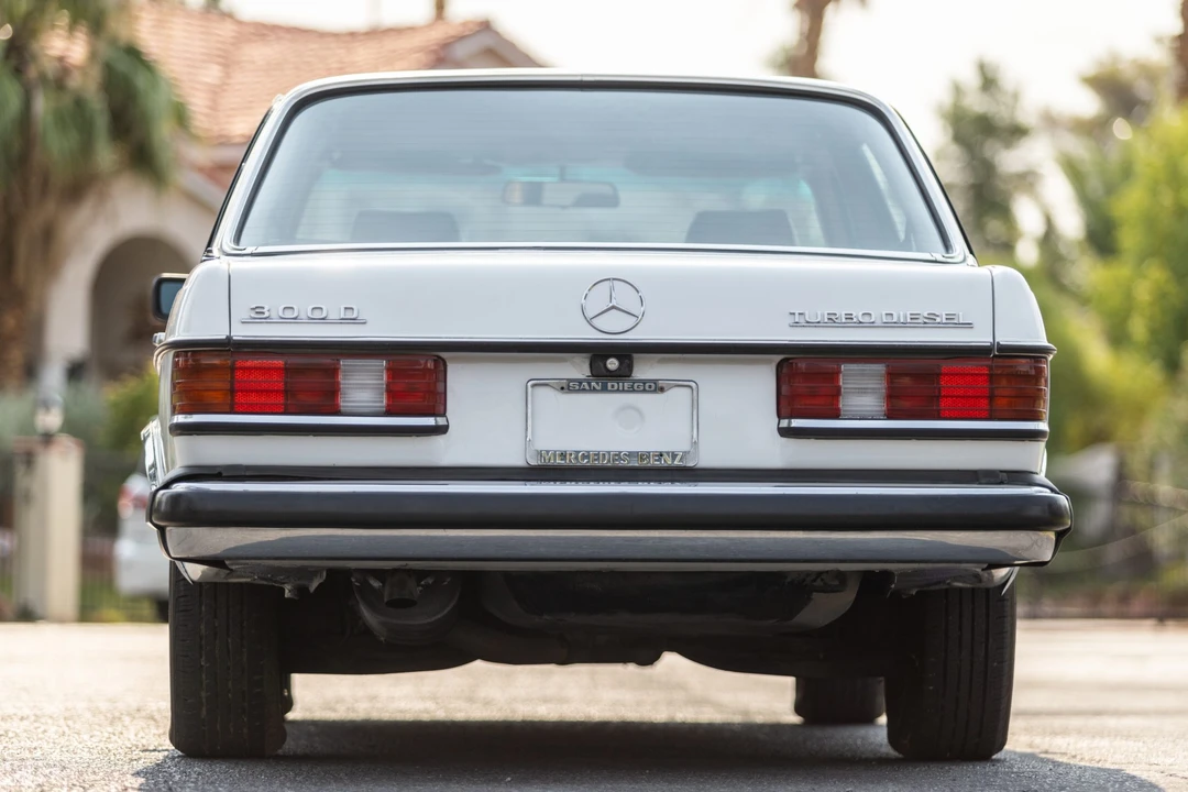 1984 Mercedes-Benz W123 Sedan - Image 16 of 31