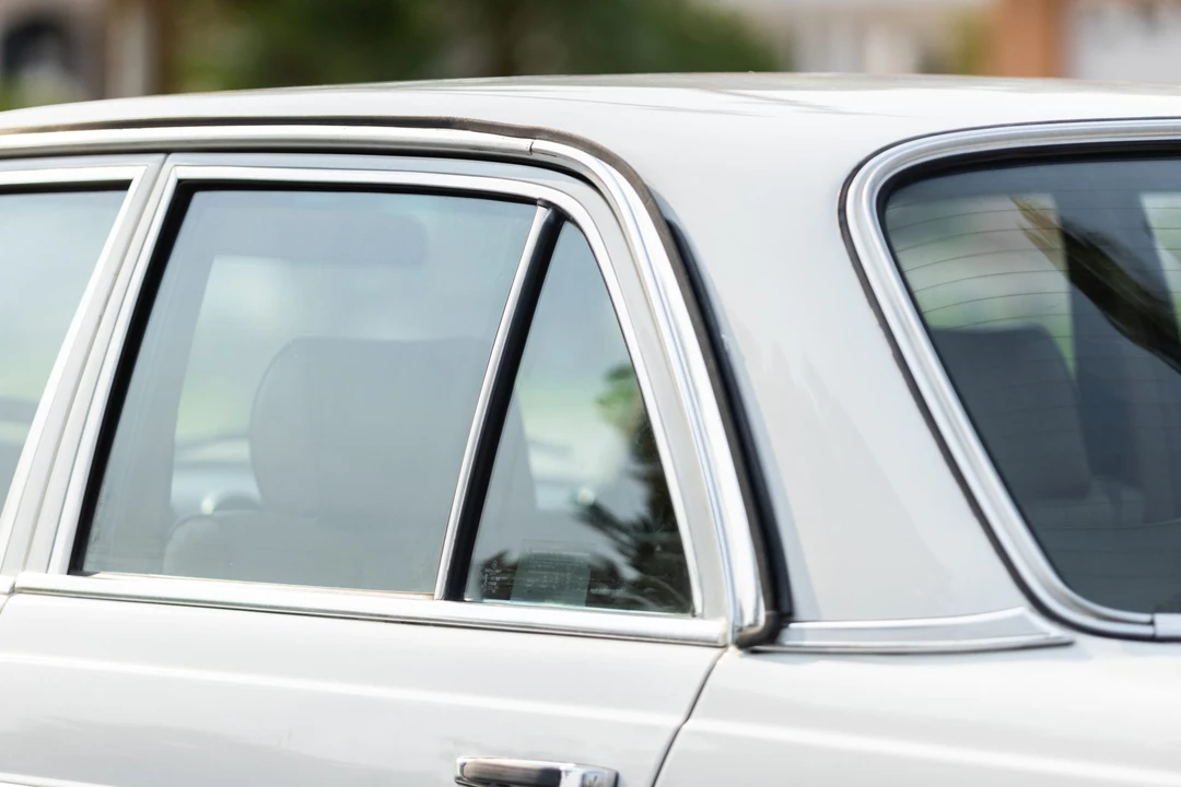 1984 Mercedes-Benz W123 Sedan - Image 28 of 31