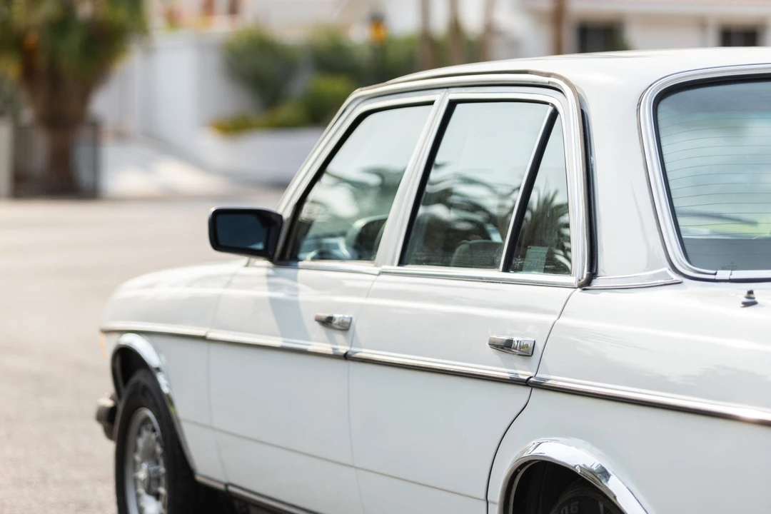 1984 Mercedes-Benz W123 Sedan - Image 26 of 31