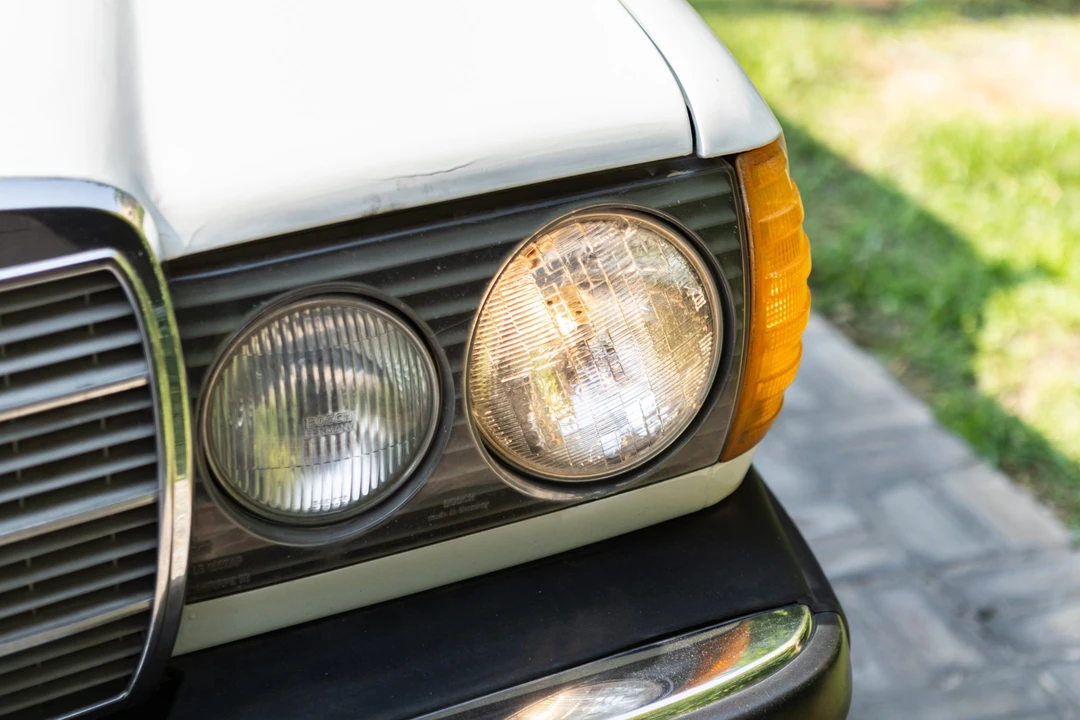 1984 Mercedes-Benz W123 Sedan - Image 15 of 31
