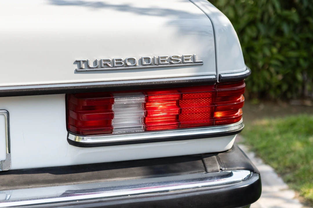 1984 Mercedes-Benz W123 Sedan - Image 23 of 31