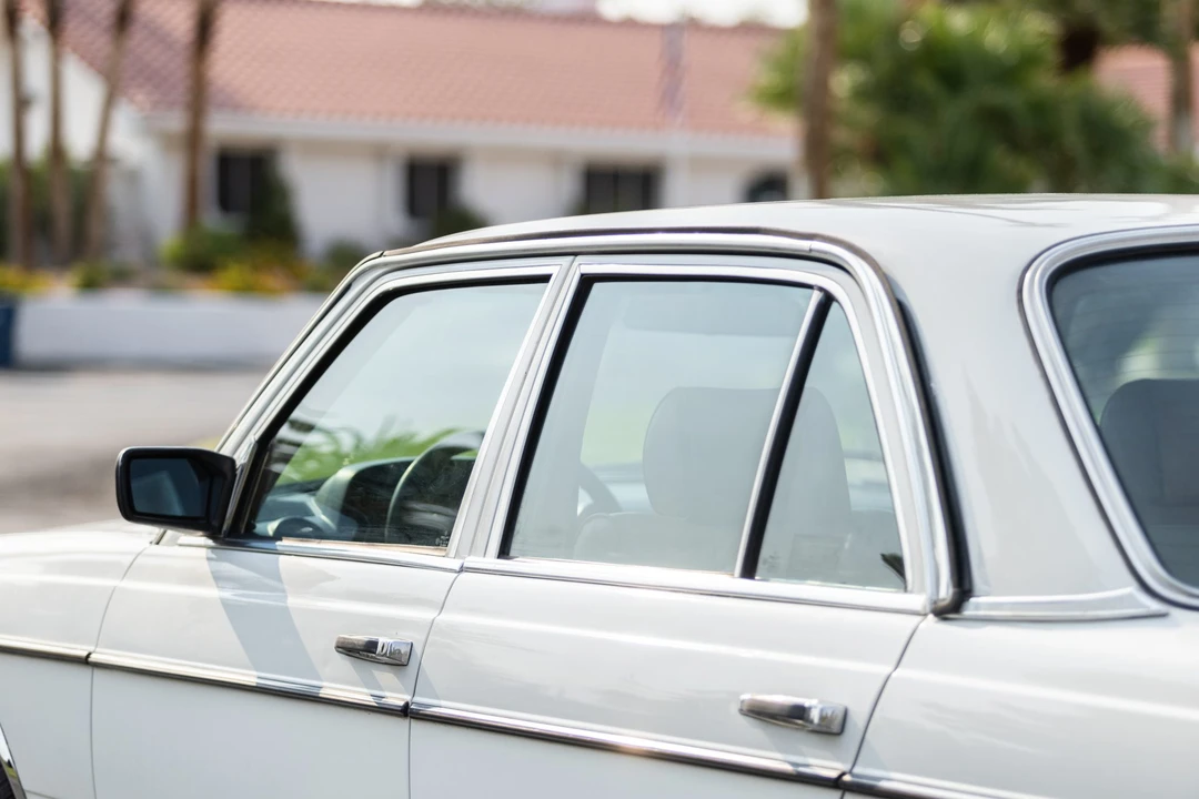 1984 Mercedes-Benz W123 Sedan - Image 27 of 31