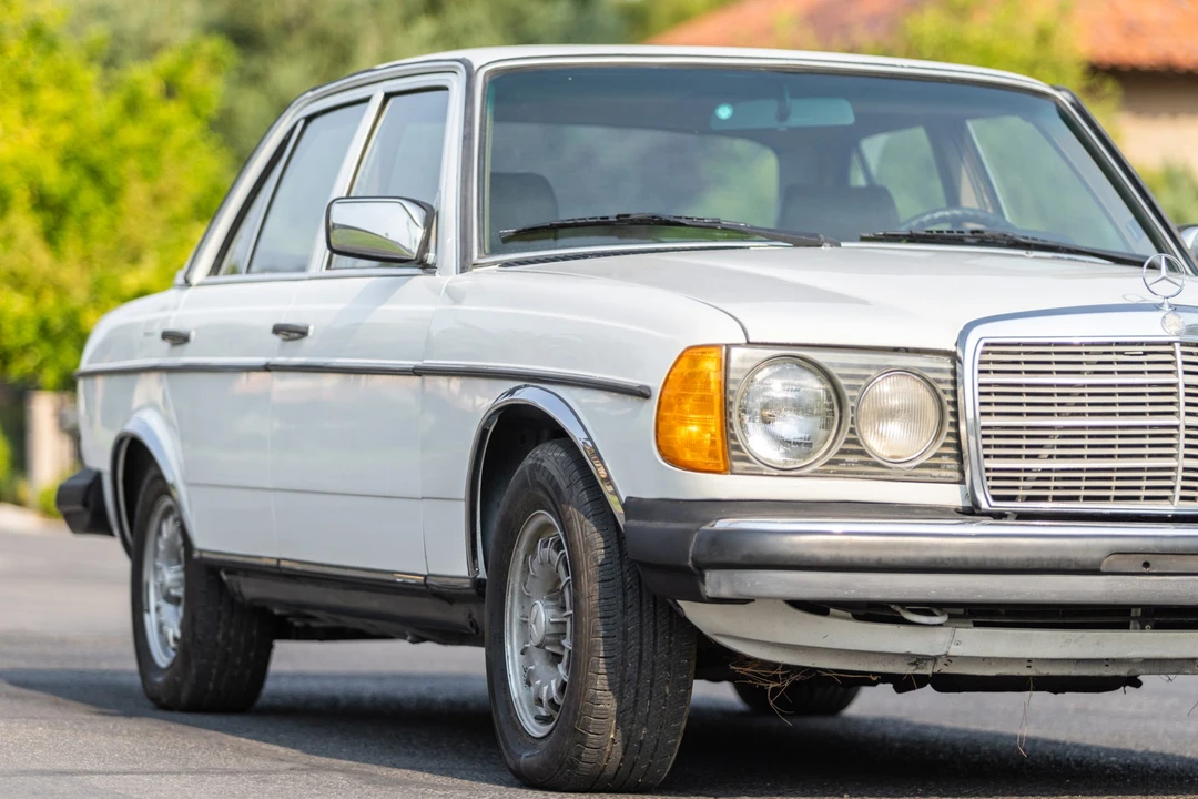 1984 Mercedes-Benz W123 Sedan - Image 12 of 31