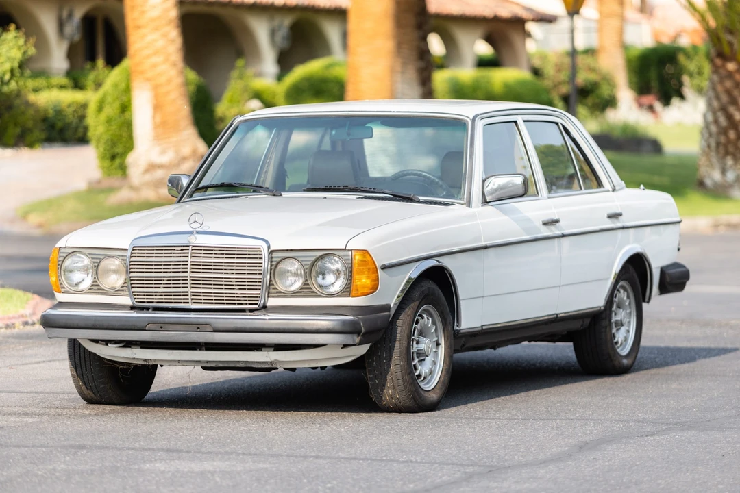 1984 Mercedes-Benz W123 Sedan - Image 2 of 31