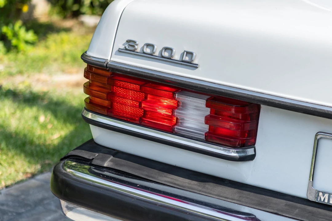 1984 Mercedes-Benz W123 Sedan - Image 22 of 31