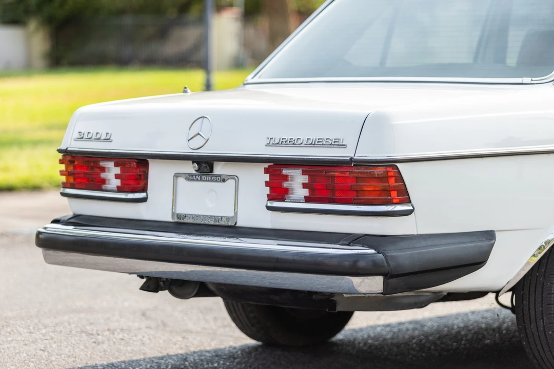 1984 Mercedes-Benz W123 Sedan - Image 21 of 31
