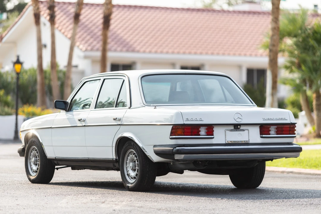1984 Mercedes-Benz W123 Sedan - Image 8 of 31