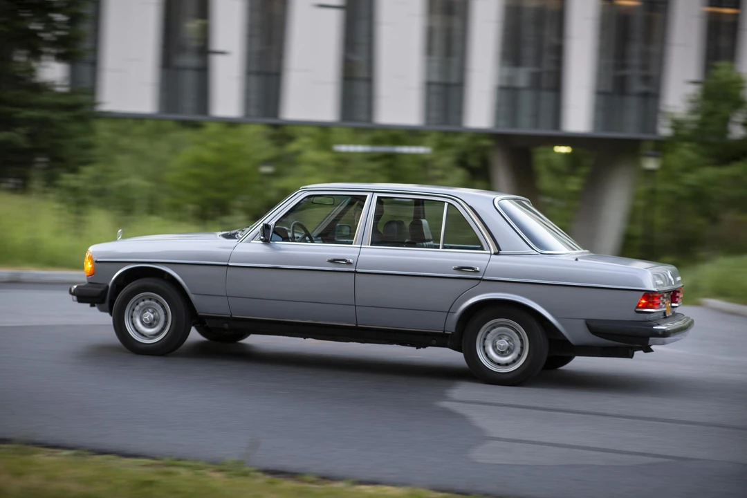 1984 Mercedes-Benz E-Class - Image 10 of 12