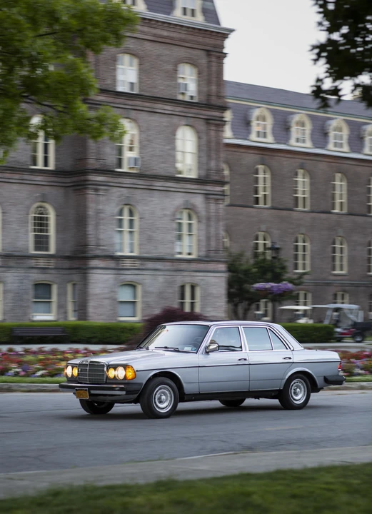 1984 Mercedes-Benz E-Class - Image 9 of 12