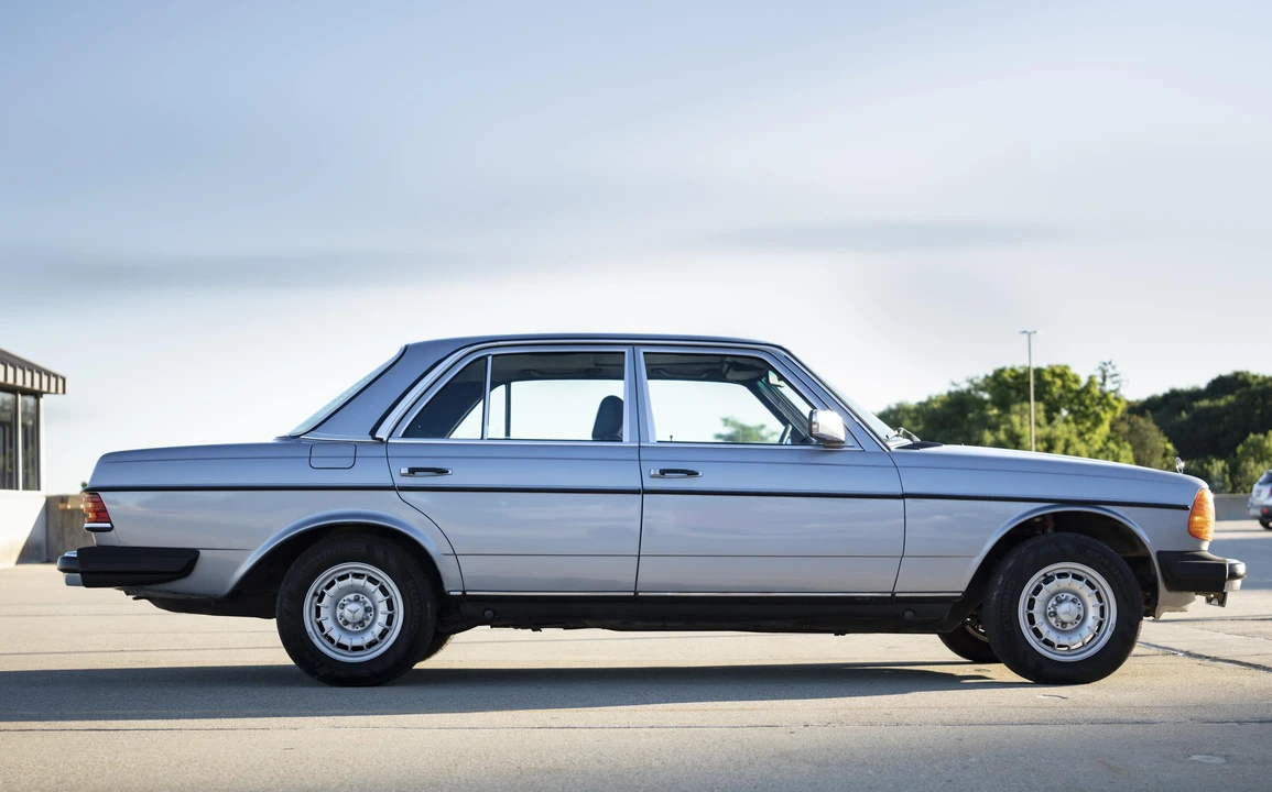 1984 Mercedes-Benz E-Class - Image 11 of 12