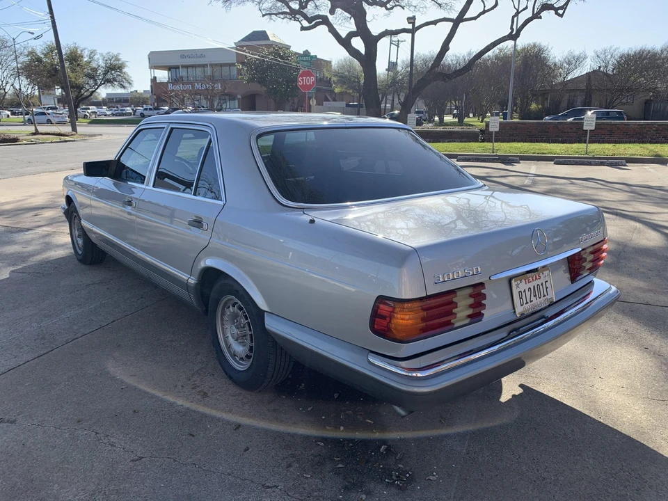 1984 Mercedes-Benz W126 S-Class Sedan - Image 6 of 31