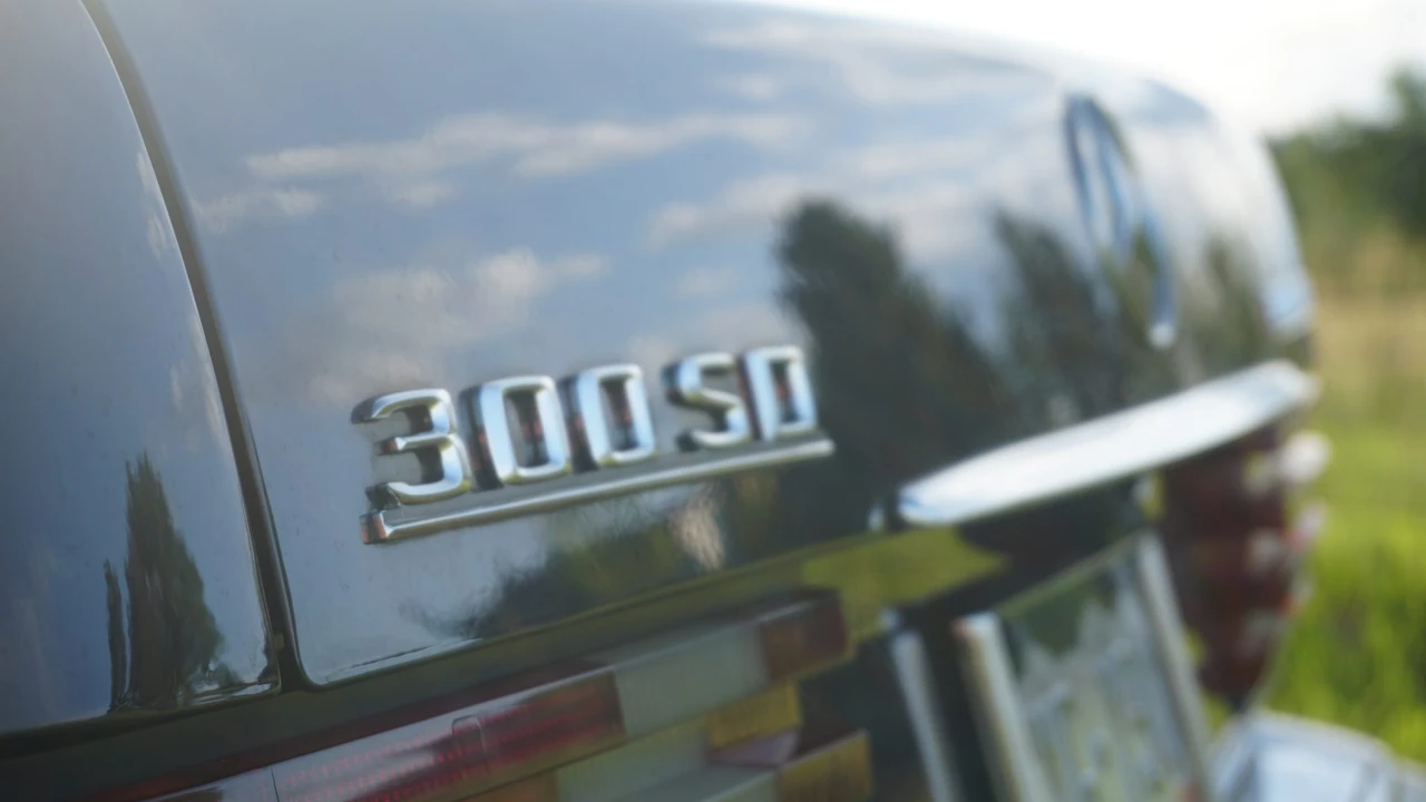 1984 Mercedes-Benz W126 S-Class Sedan - Image 30 of 31