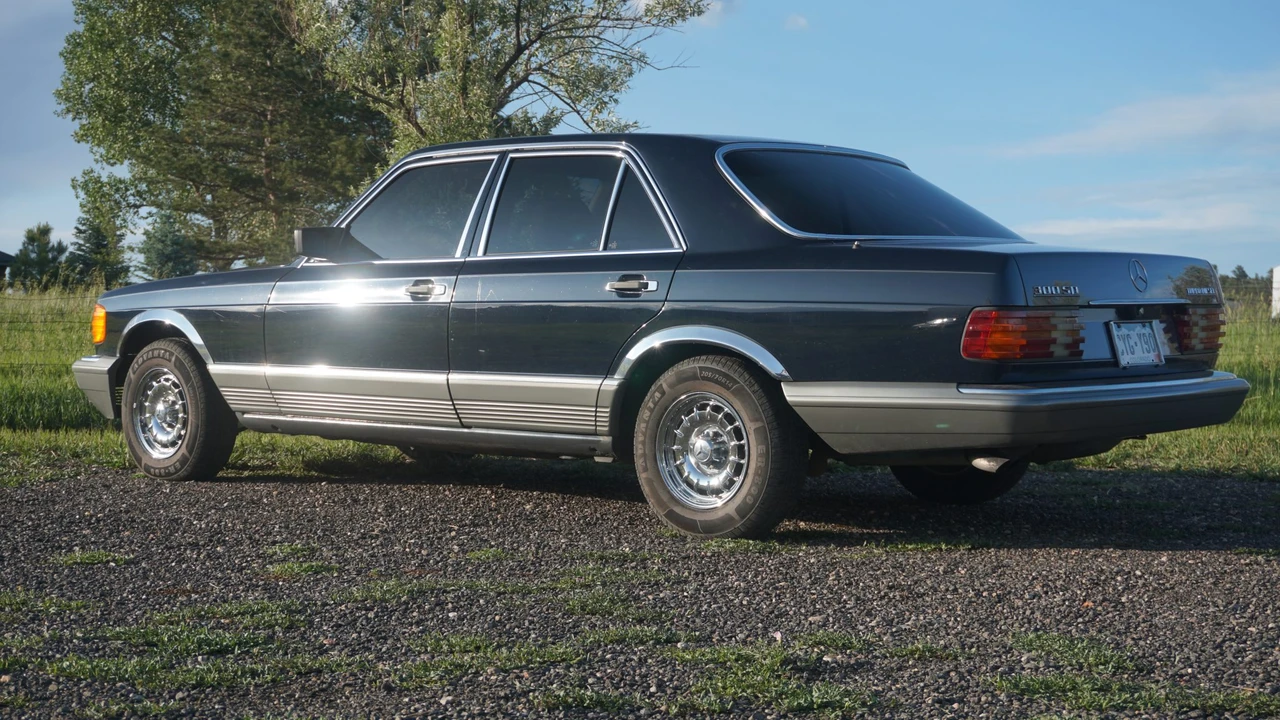 1984 Mercedes-Benz W126 S-Class Sedan - Image 9 of 31