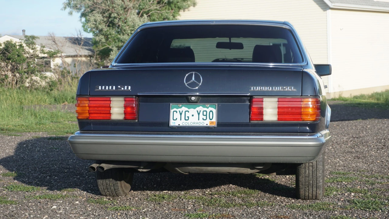 1984 Mercedes-Benz W126 S-Class Sedan - Image 12 of 31