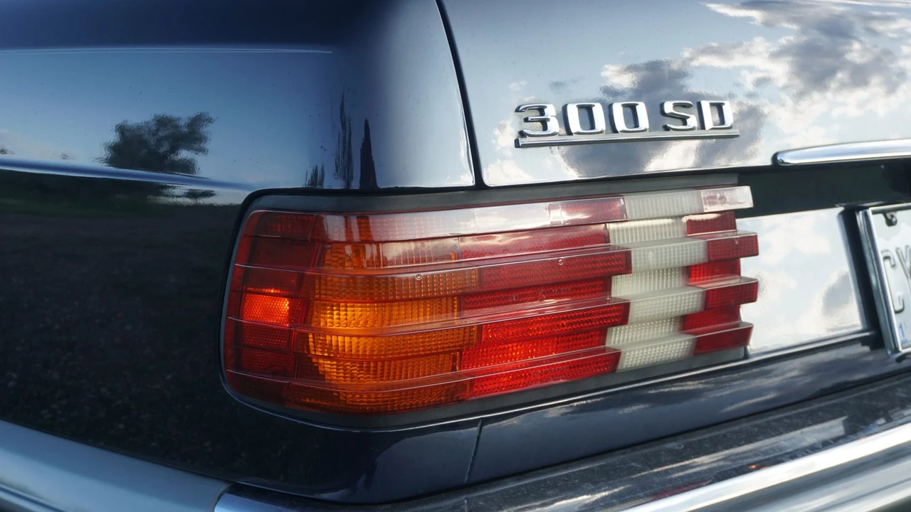 1984 Mercedes-Benz W126 S-Class Sedan - Image 28 of 31
