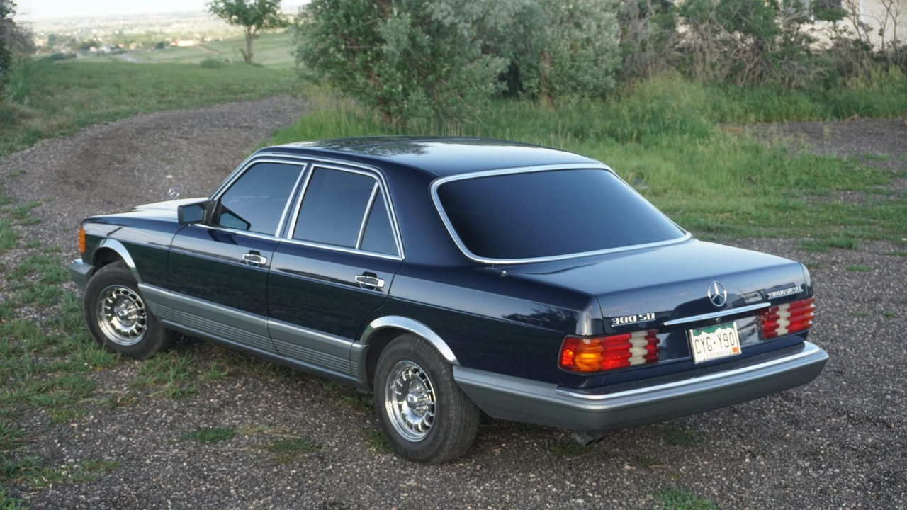 1984 Mercedes-Benz W126 S-Class Sedan - Image 11 of 31