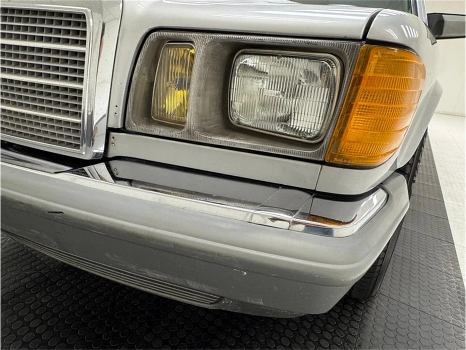 1984 Mercedes-Benz W126 S-Class Sedan - Image 11 of 31