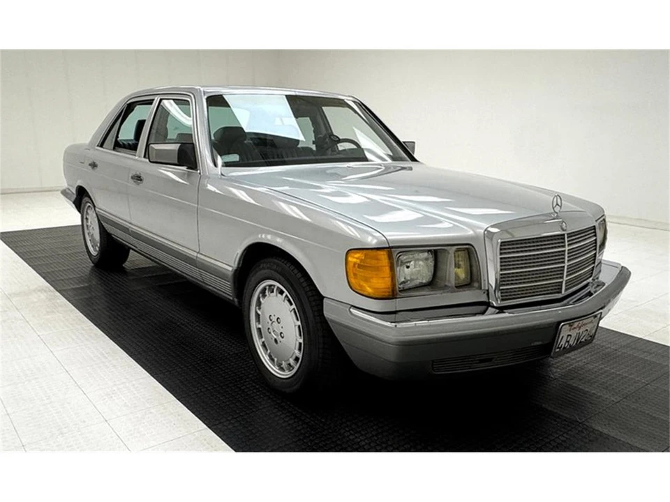 1984 Mercedes-Benz W126 S-Class Sedan - Image 7 of 31