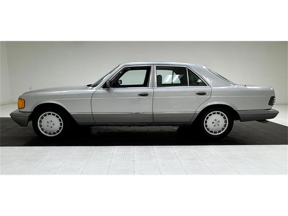 1984 Mercedes-Benz W126 S-Class Sedan - Image 2 of 31