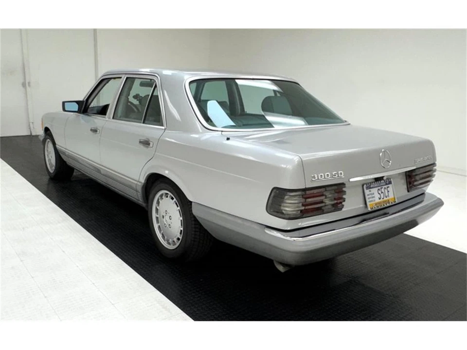 1984 Mercedes-Benz W126 S-Class Sedan - Image 3 of 31