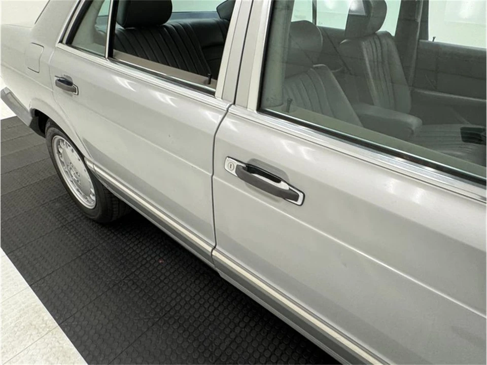 1984 Mercedes-Benz W126 S-Class Sedan - Image 29 of 31