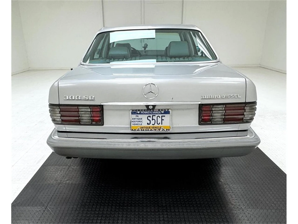 1984 Mercedes-Benz W126 S-Class Sedan - Image 4 of 31
