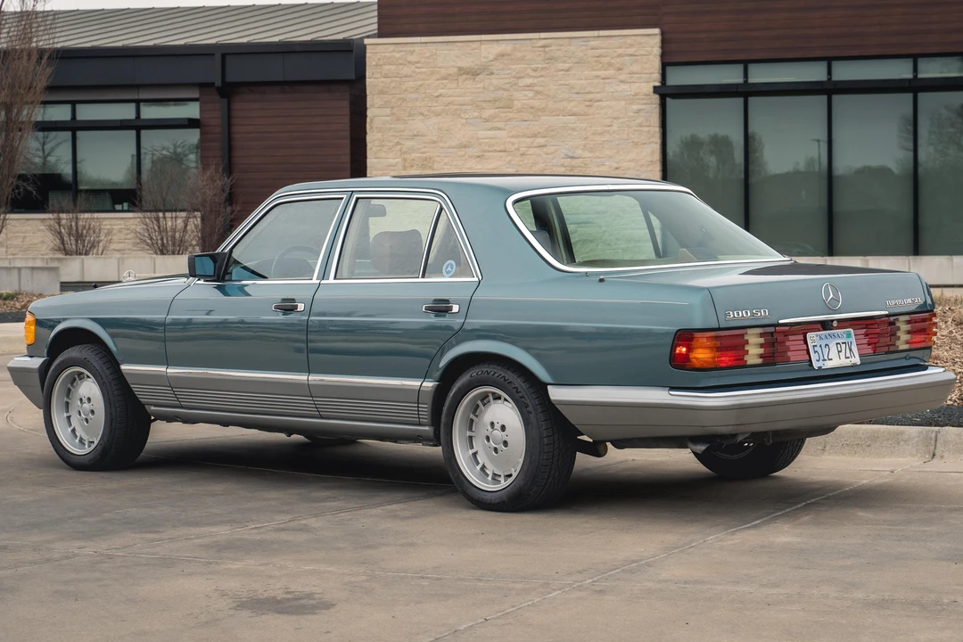 1984 Mercedes-Benz W126 S-Class Sedan - Image 4 of 31