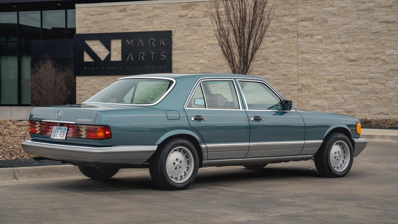 1984 Mercedes-Benz W126 S-Class Sedan - Image 12 of 31