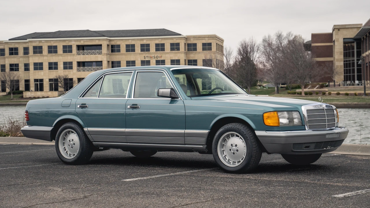 1984 Mercedes-Benz W126 S-Class Sedan - Image 15 of 31
