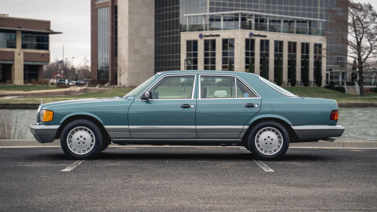 1984 Mercedes-Benz W126 S-Class Sedan - Image 8 of 31