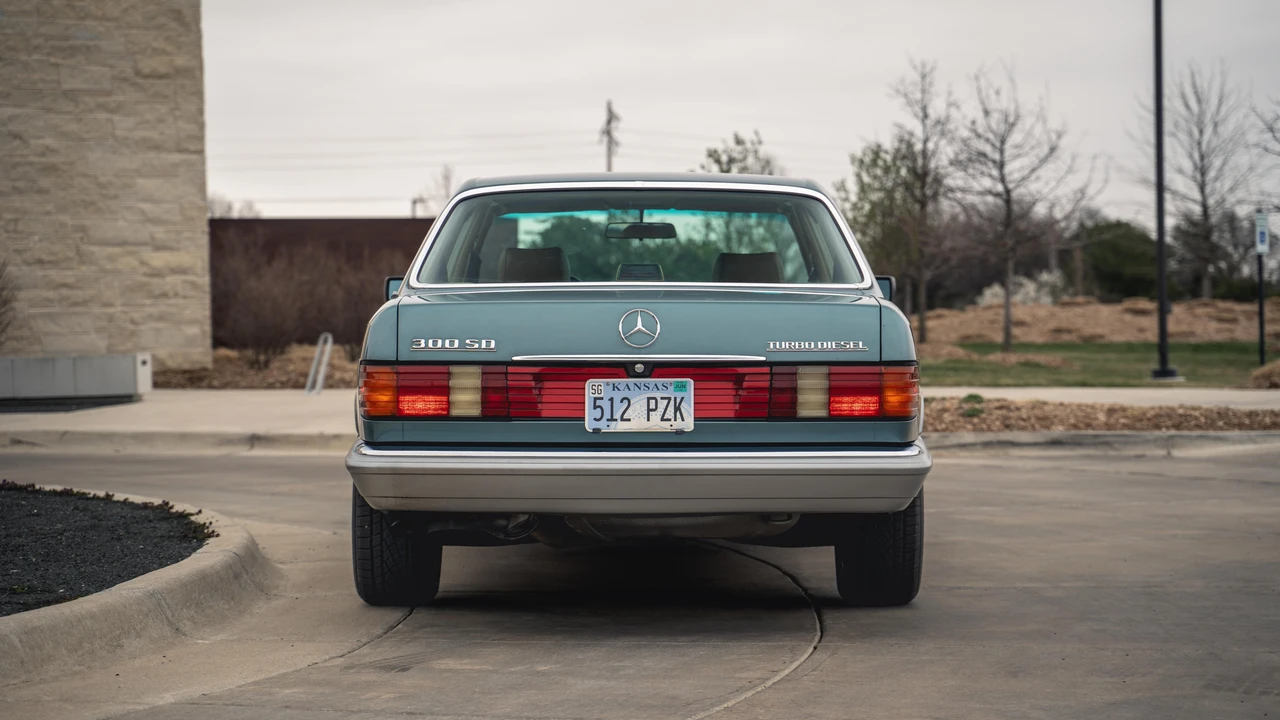 1984 Mercedes-Benz W126 S-Class Sedan - Image 10 of 31