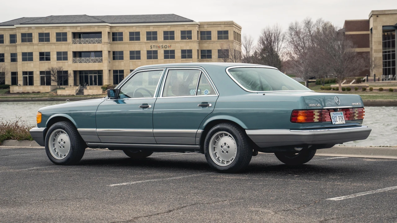 1984 Mercedes-Benz W126 S-Class Sedan - Image 9 of 31